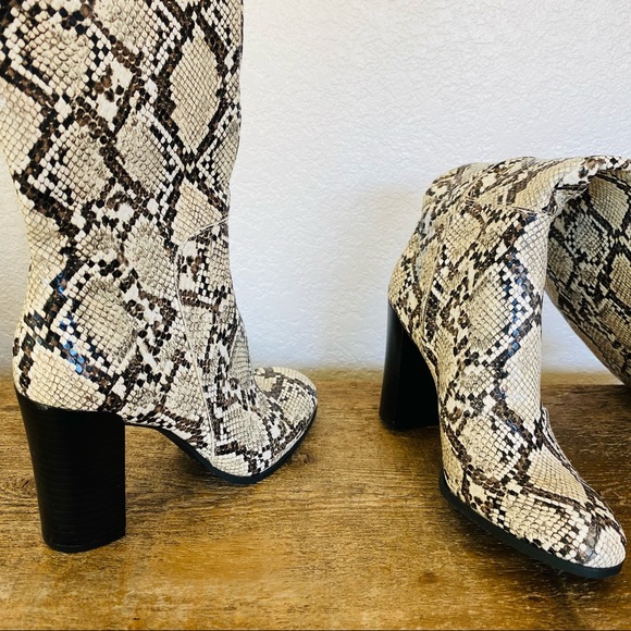 New KENNETH COLE Justin Snake Print Tall Boots - Picture 4 of 11
